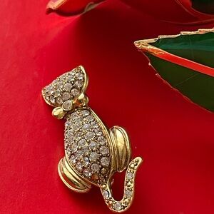 VINTAGE Brooch,Elegant Gold Cat Brooch with Crystals